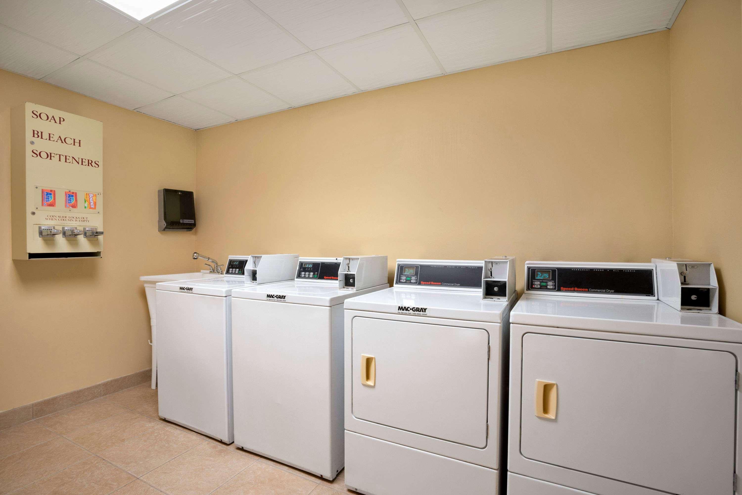 Days Inn By Wyndham Jacksonville Airport Dış mekan fotoğraf